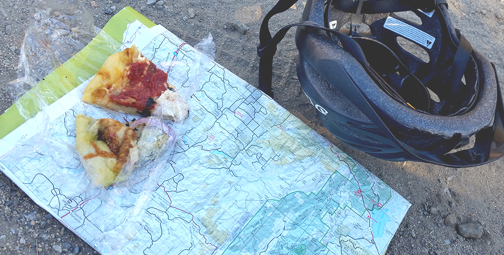 A quick lunch while gravel grinding